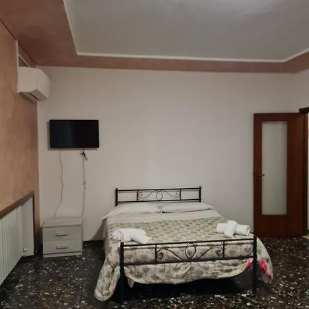 מלון אוריו אל סריו Landlady Airport Orio Bergamo Ida מראה חיצוני תמונה