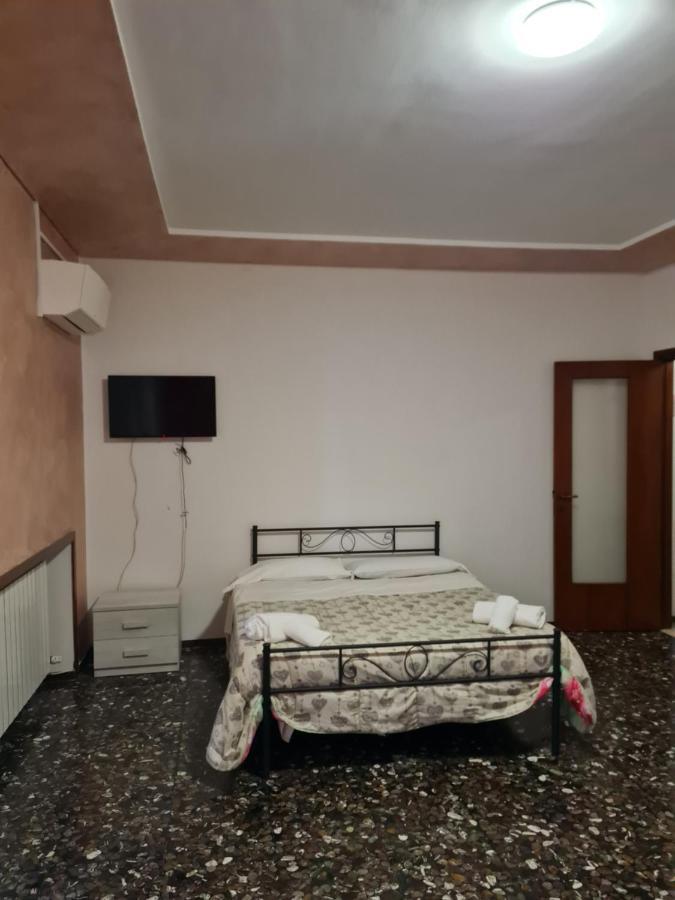 מלון אוריו אל סריו Landlady Airport Orio Bergamo Ida מראה חיצוני תמונה